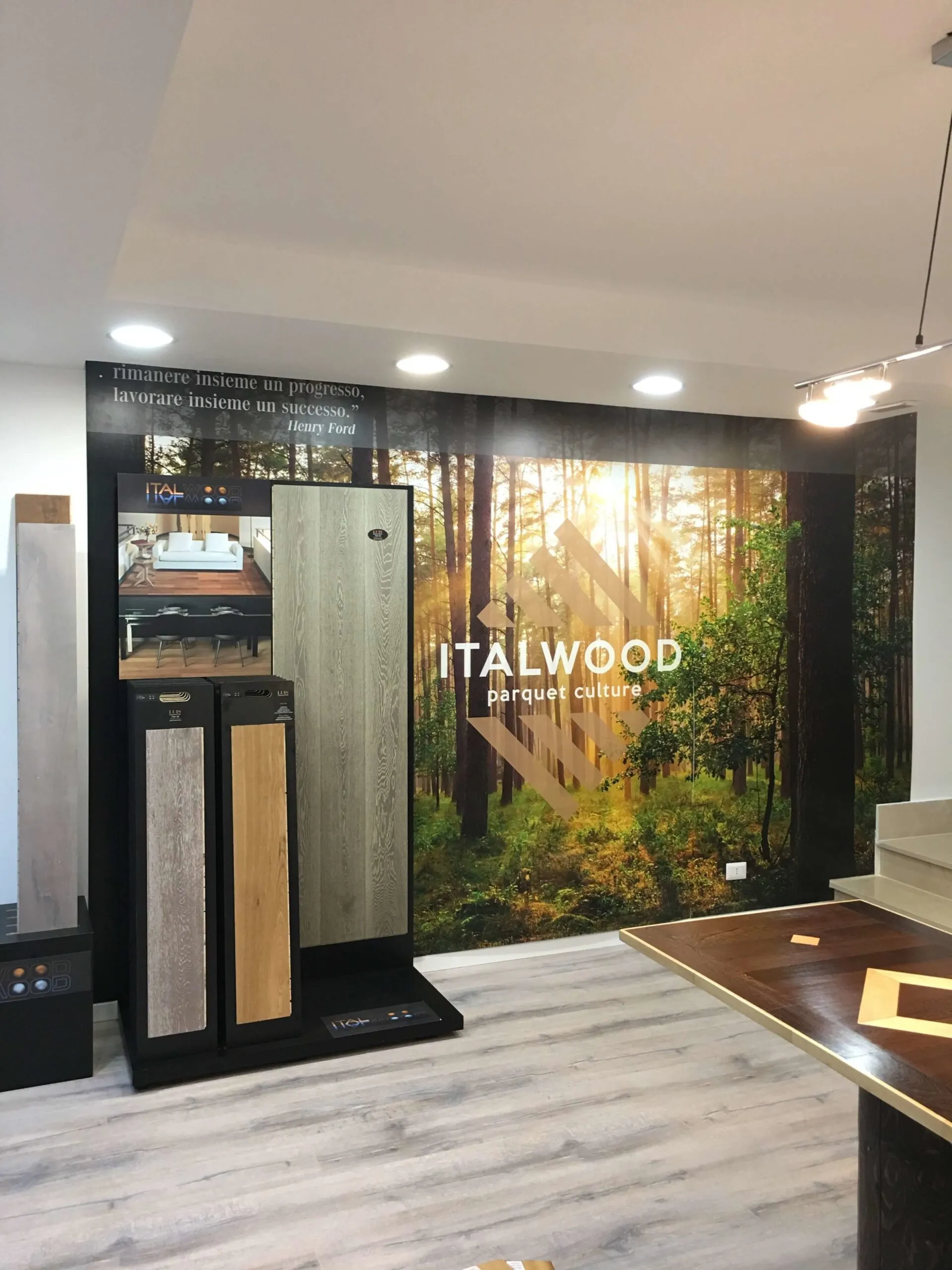 esposizione di parquet in vendita